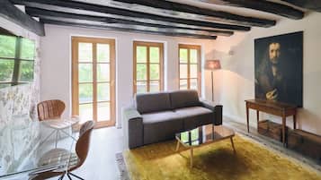 Junior-Studiosuite, 1 King-Bett, Terrasse, Gartenblick | Pillowtop-Betten, Schreibtisch, Verdunkelungsvorhänge, kostenloses WLAN