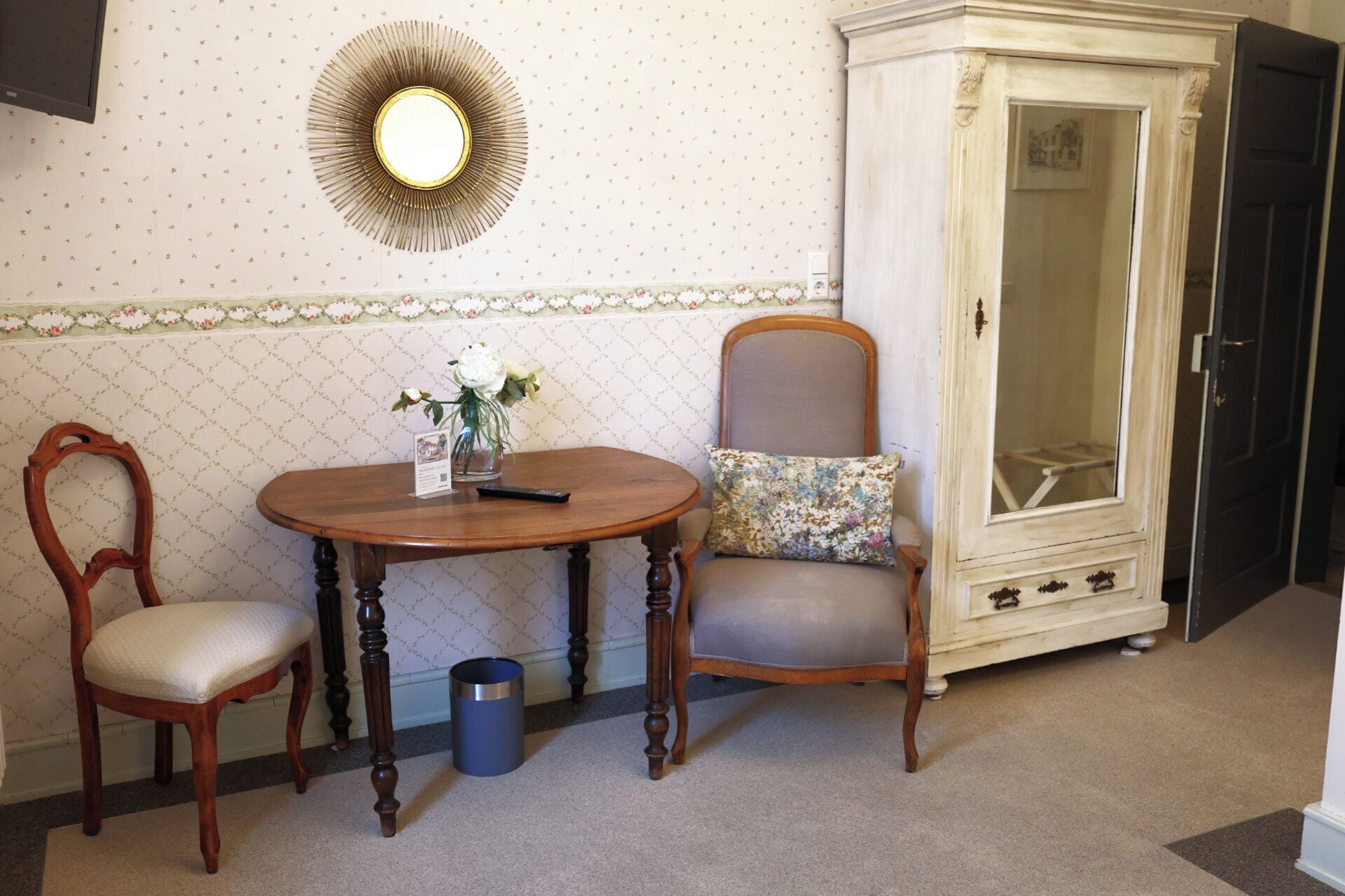 1 bedroom, pillow-top beds, desk, blackout curtains