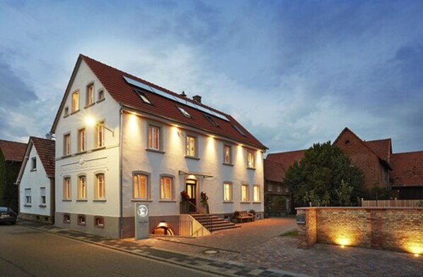 經典雙人房, 附屬建築 | 舒適加層、書桌、遮光布/窗簾、免費無線上網