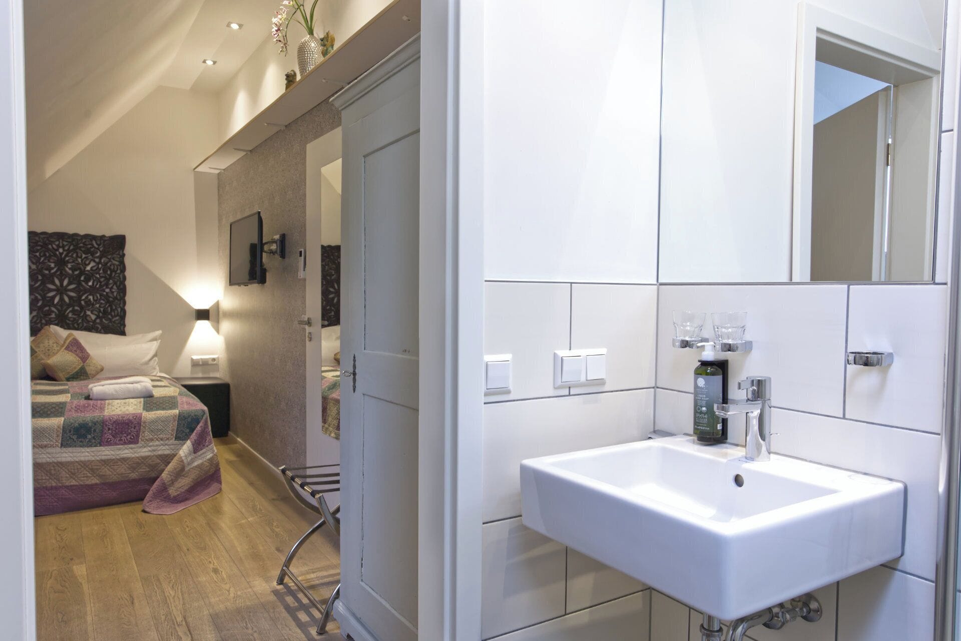 1 bedroom, pillow-top beds, desk, blackout curtains