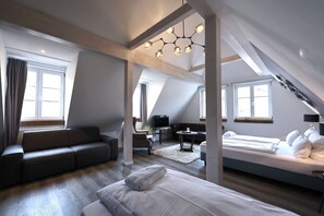 Junior Studio