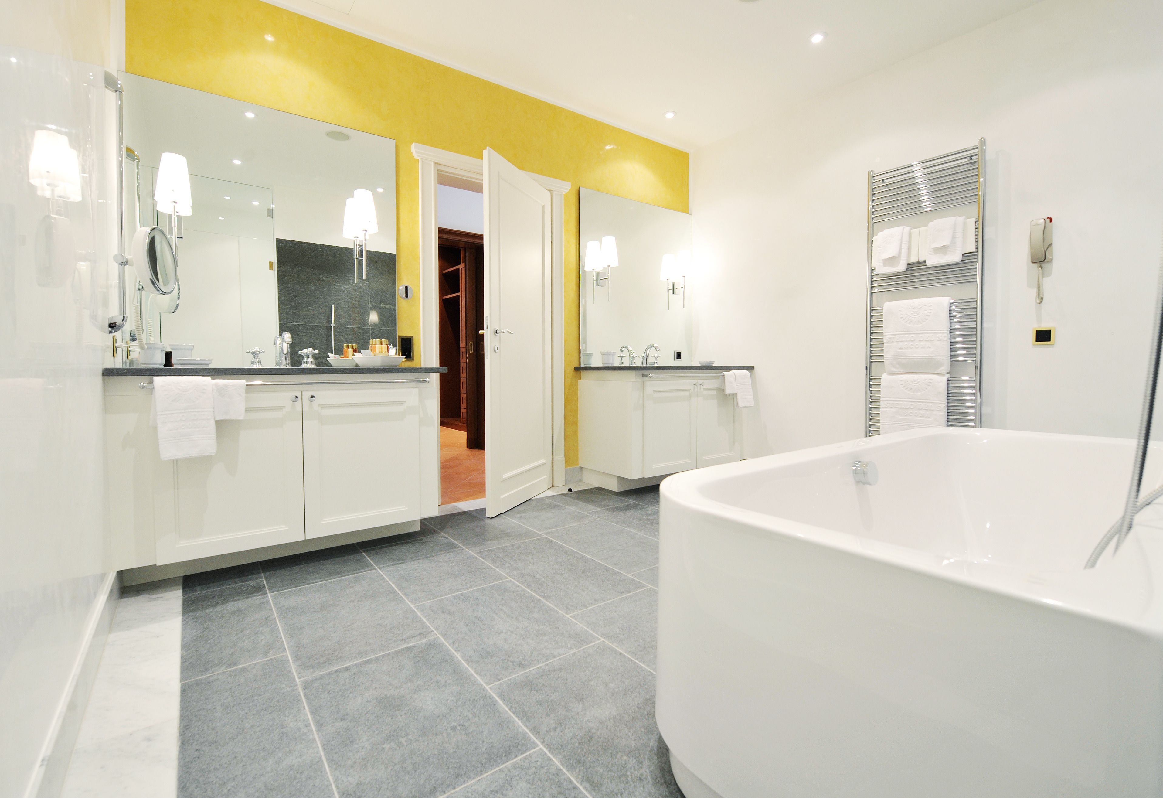 minibar, in-room safe, desk, free wifi