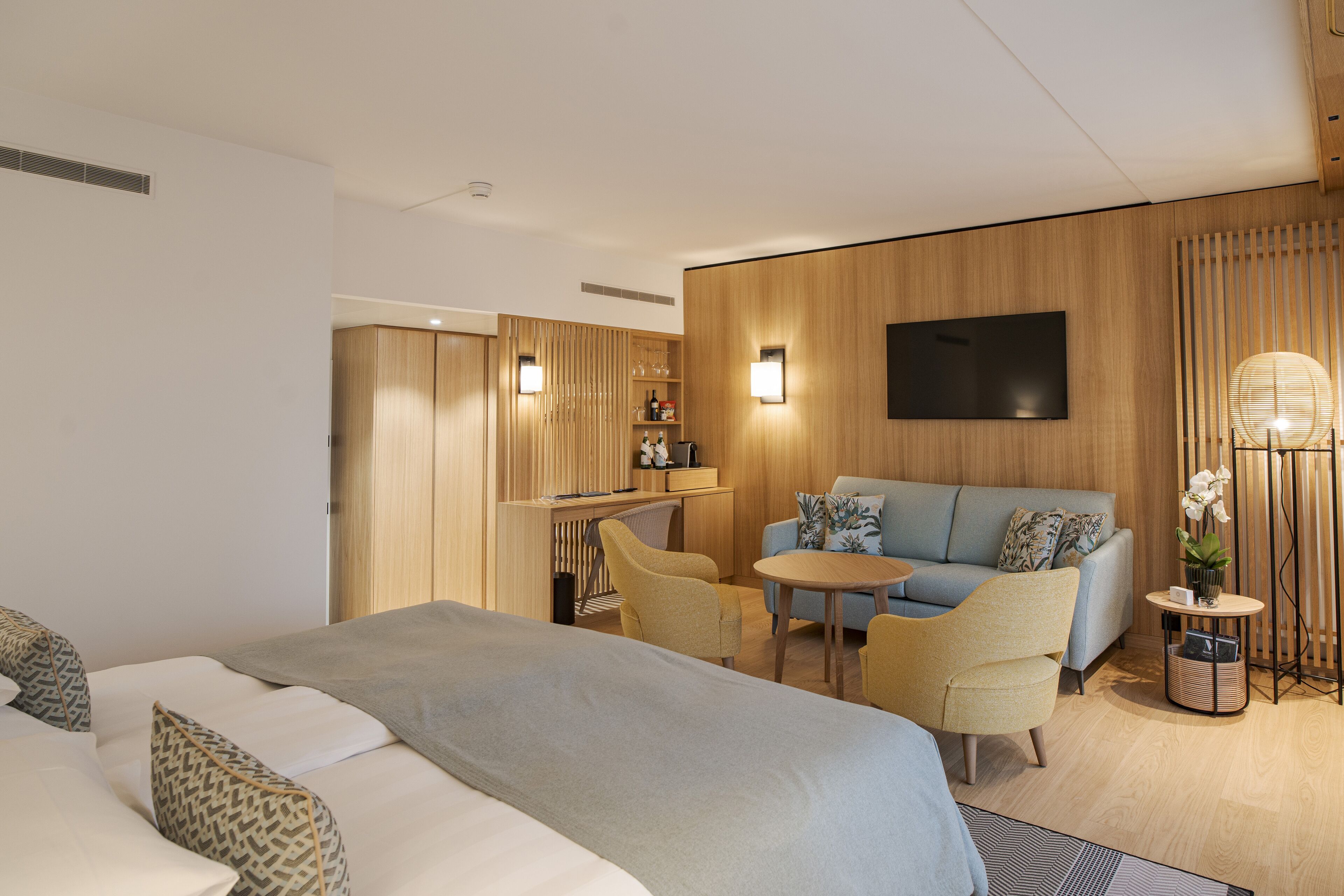 comfort double room, balcony, mountain view | minibar, in-room safe, desk, free wifi