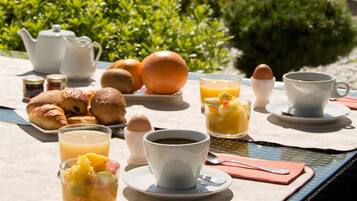 Daily buffet breakfast (EUR 16 per person)