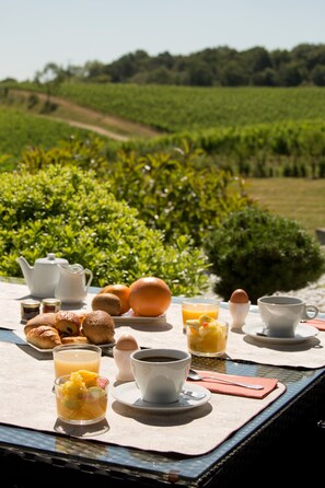 Daily buffet breakfast for a fee - Pey La Tour - Logis Hôtels & restaurant (Salleboeuf)