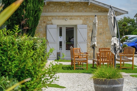 Exterior. Pey La Tour - Logis Hôtels & restaurant
