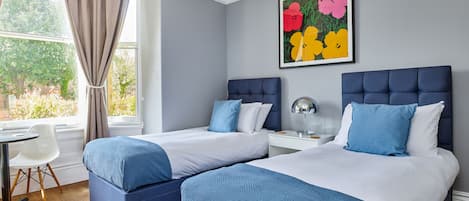 Twin Room, Ensuite | Premium bedding, down comforters, pillowtop beds, desk