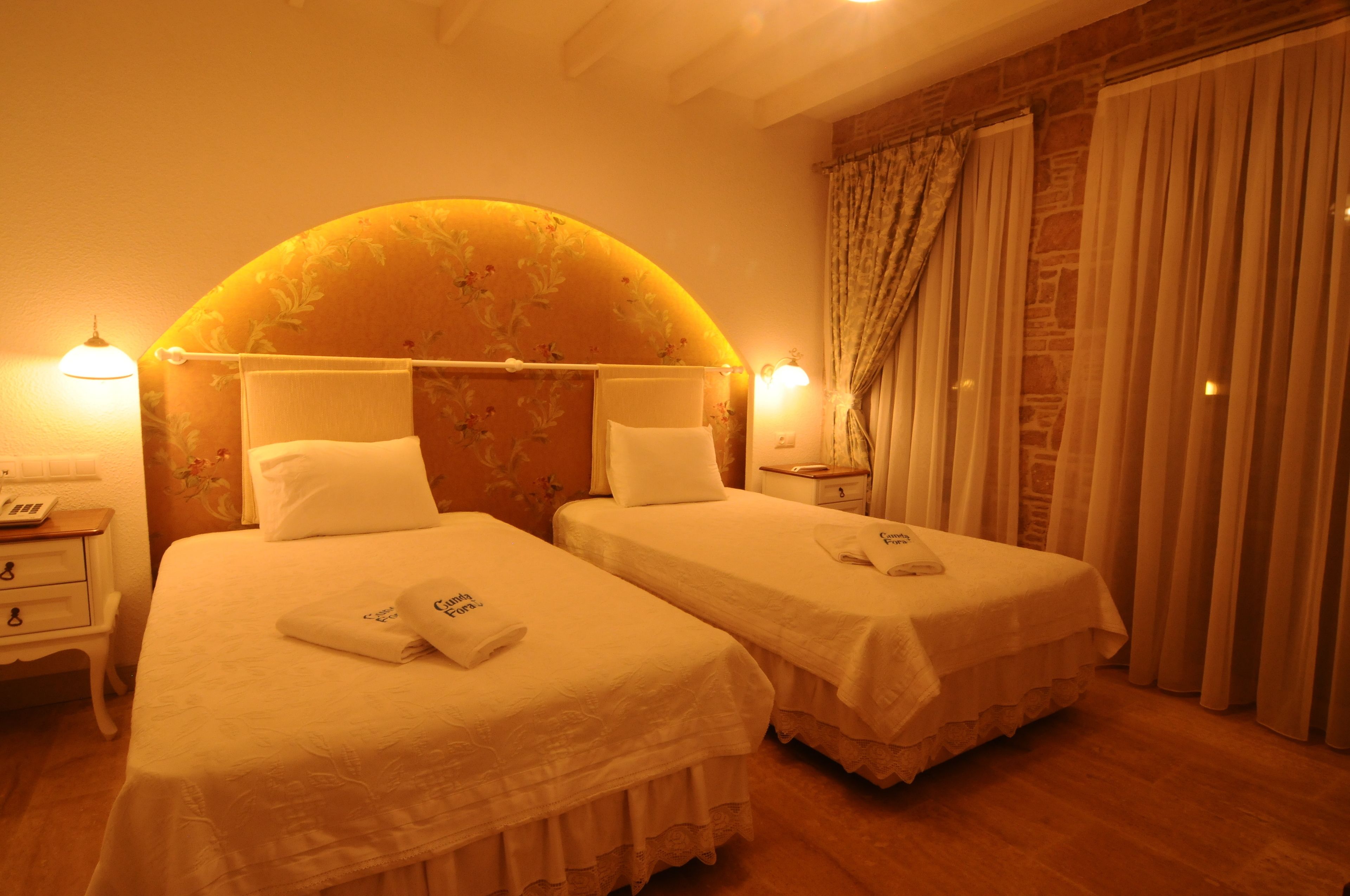 superior room, partial sea view | minibar, in-room safe, desk, soundproofing