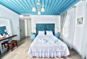 Deluxe Room, Sea View | Minibar, in-room safe, desk, soundproofing - Cunda Fora Hotel (Ayvalik)