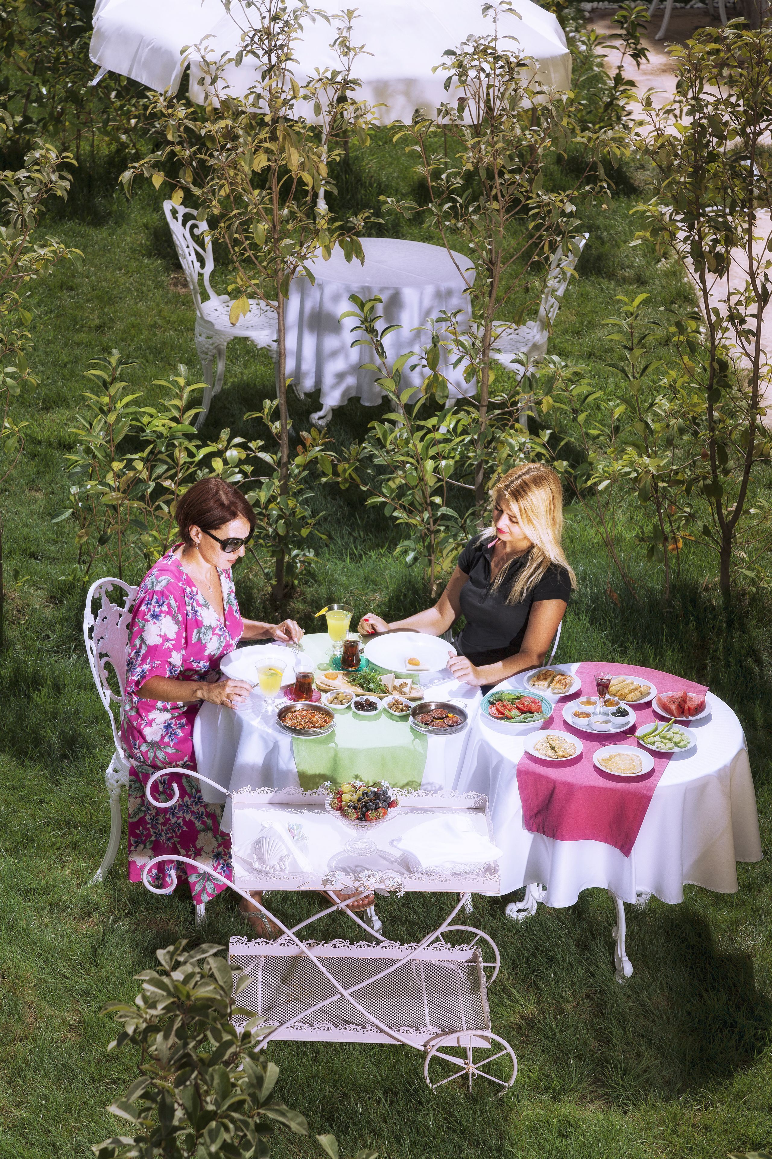 free daily full breakfast