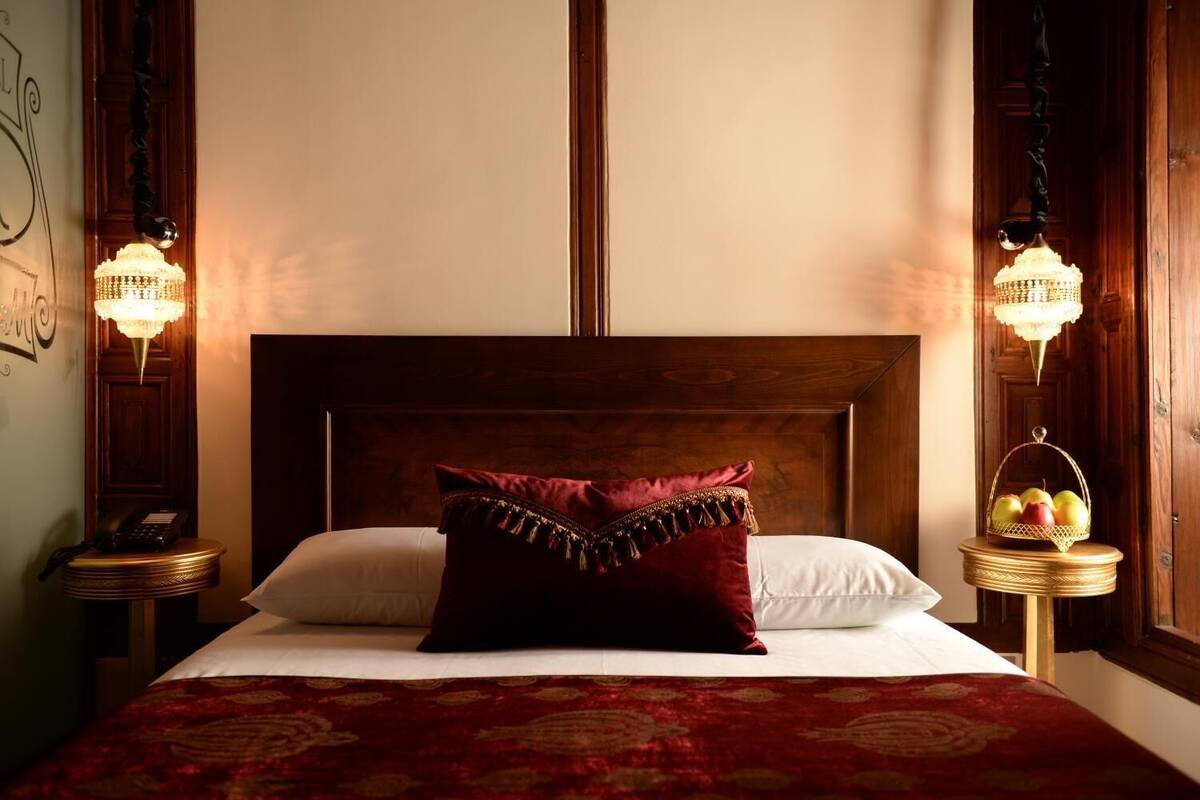 Standard Single Room, Courtyard Area | Minibar, desk, iron/ironing board (on request), WiFi (free)