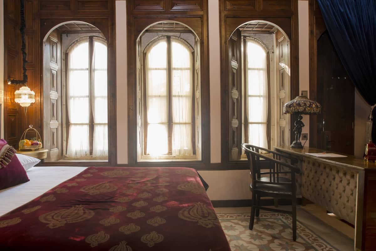 Deluxe Double Room, 1 Double Bed | Minibar, desk, iron/ironing board (on request), WiFi (free)