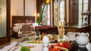 Free daily full breakfast