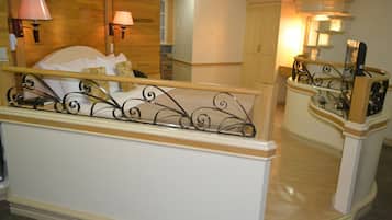 Presidential Suite | In-room safe, desk, free WiFi