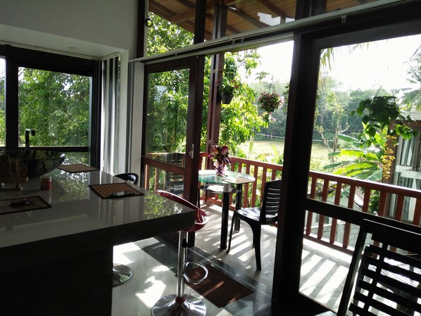 อาหารและเครื่องดื่ม