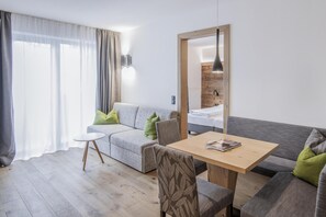 Suite – superior, 2 soverom | Allergitestet sengetøy, minibar, safe på rommet og skrivebord