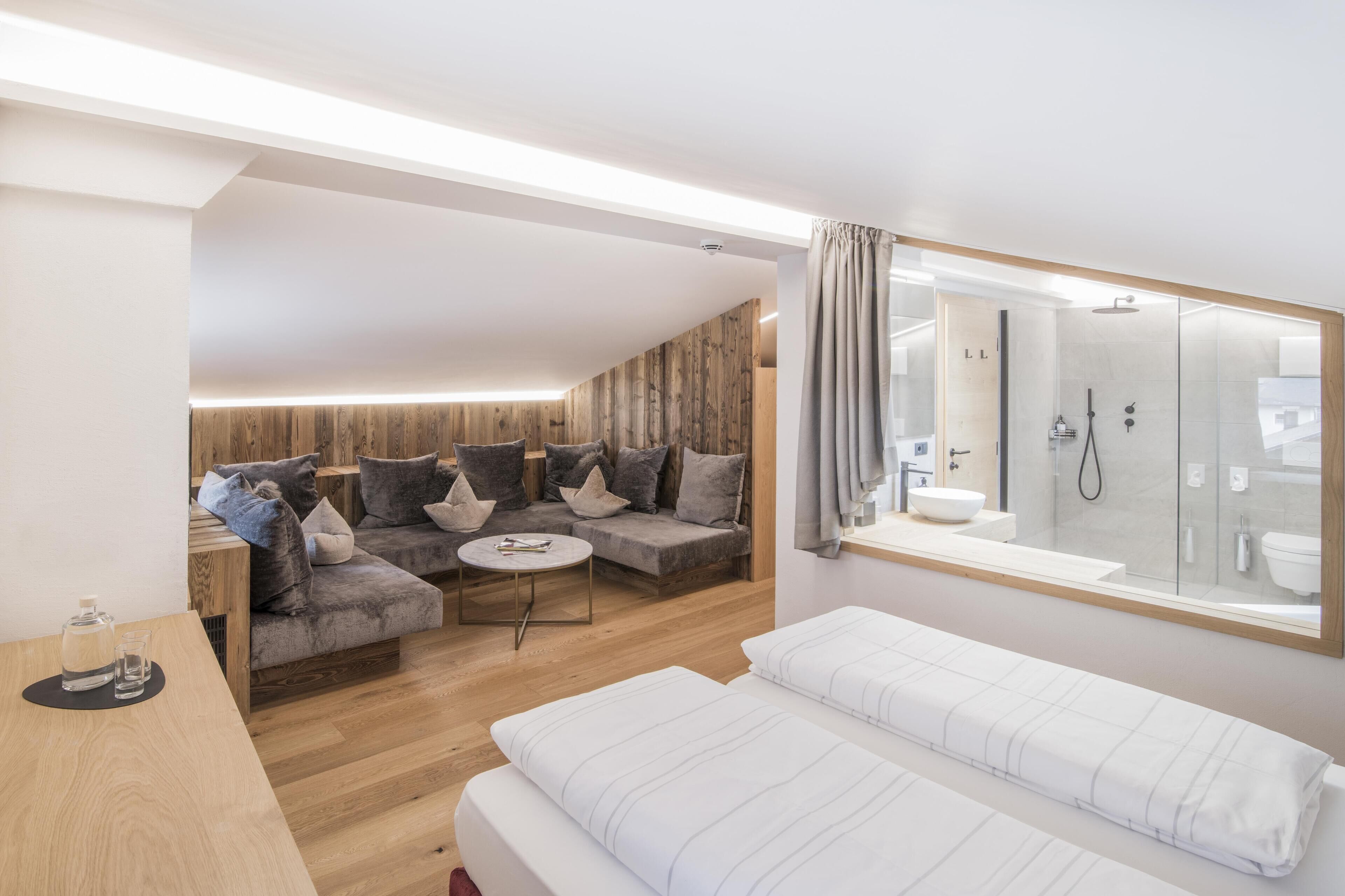 suite, 1 bedroom (tower) | 2 bedrooms, hypo-allergenic bedding, minibar, in-room safe