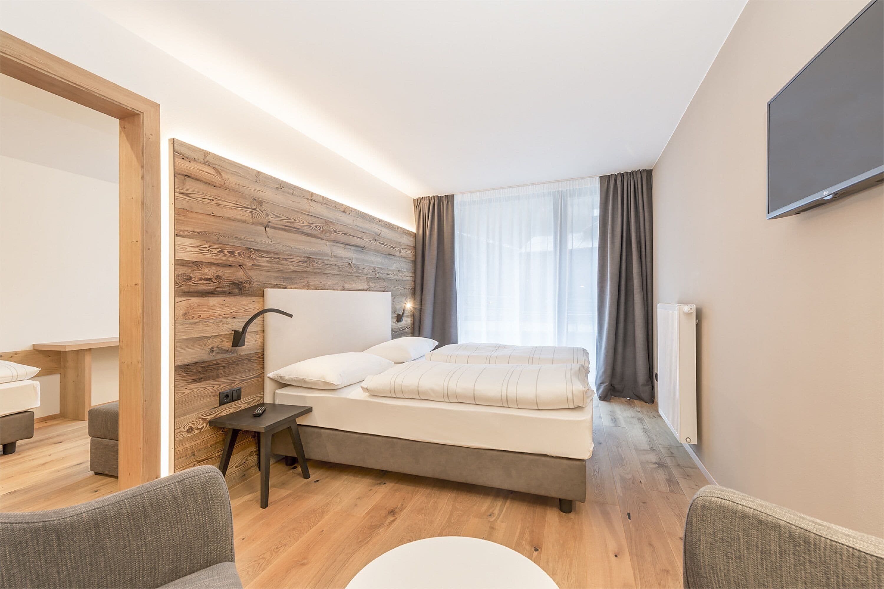 Ropa de cama hipoalergénica y minibar 