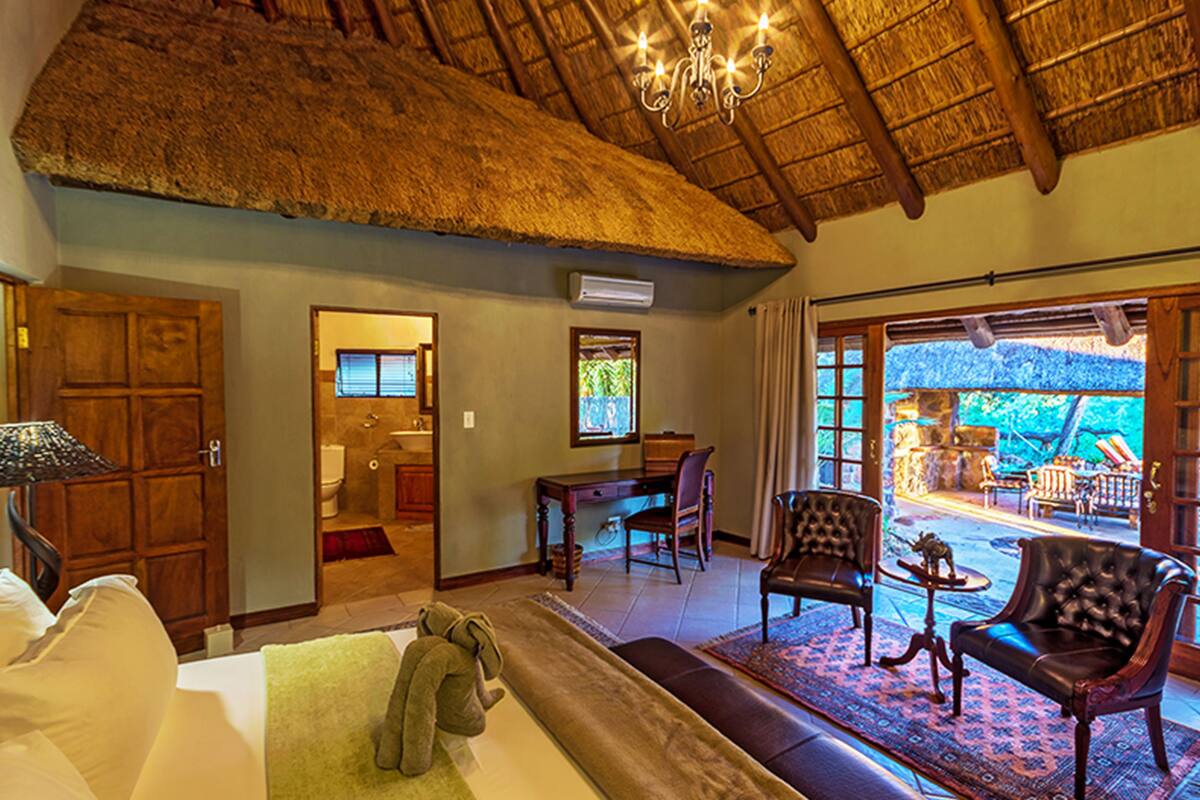 Executive Suite, 2 Bedrooms, Private Pool, Poolside | Room amenity