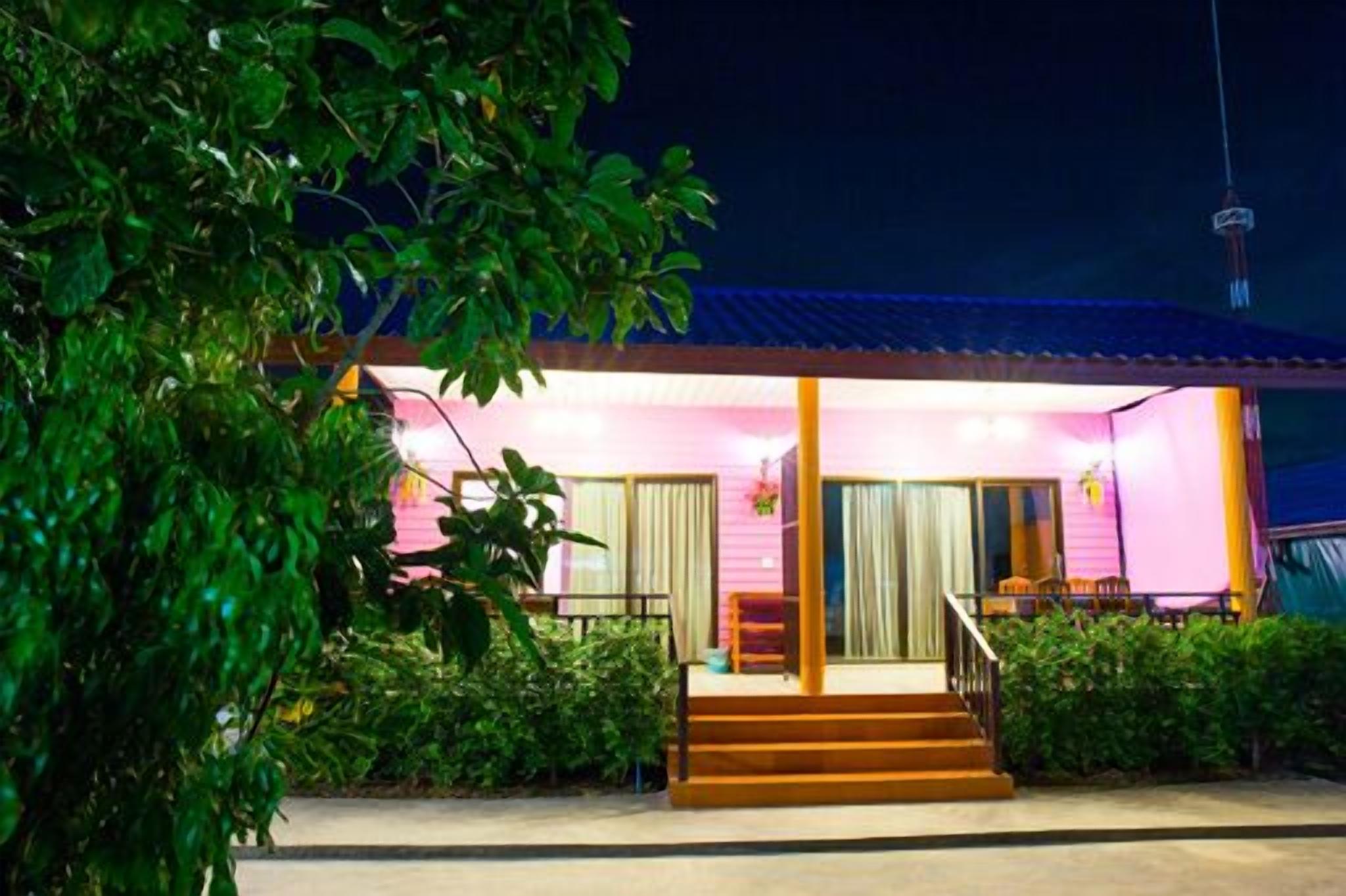 1 bedroom, desk, free wifi