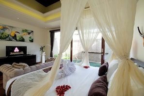 Luxe villa, 1 kingsize bed, bubbelbad, uitzicht op zwembad (Jacuzzi) | Uitzicht vanuit de kamer