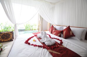 Caja de seguridad en la habitación y escritorio 