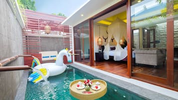 Luxury Villa, 1 King Bed, Jetted Tub, Pool View (Jacuzzi) | In-room safe, desk, soundproofing, free WiFi