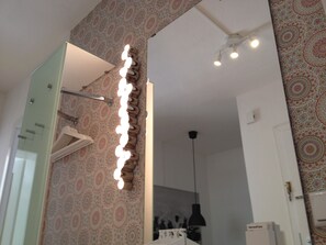 Standard-Apartment, 3 Schlafzimmer | Schreibtisch, Bügeleisen/Bügelbrett, kostenloses WLAN