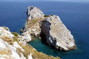 A rocky coastline with clear blue waters. - Skiathos Club Hotel Suites (Skiathos)