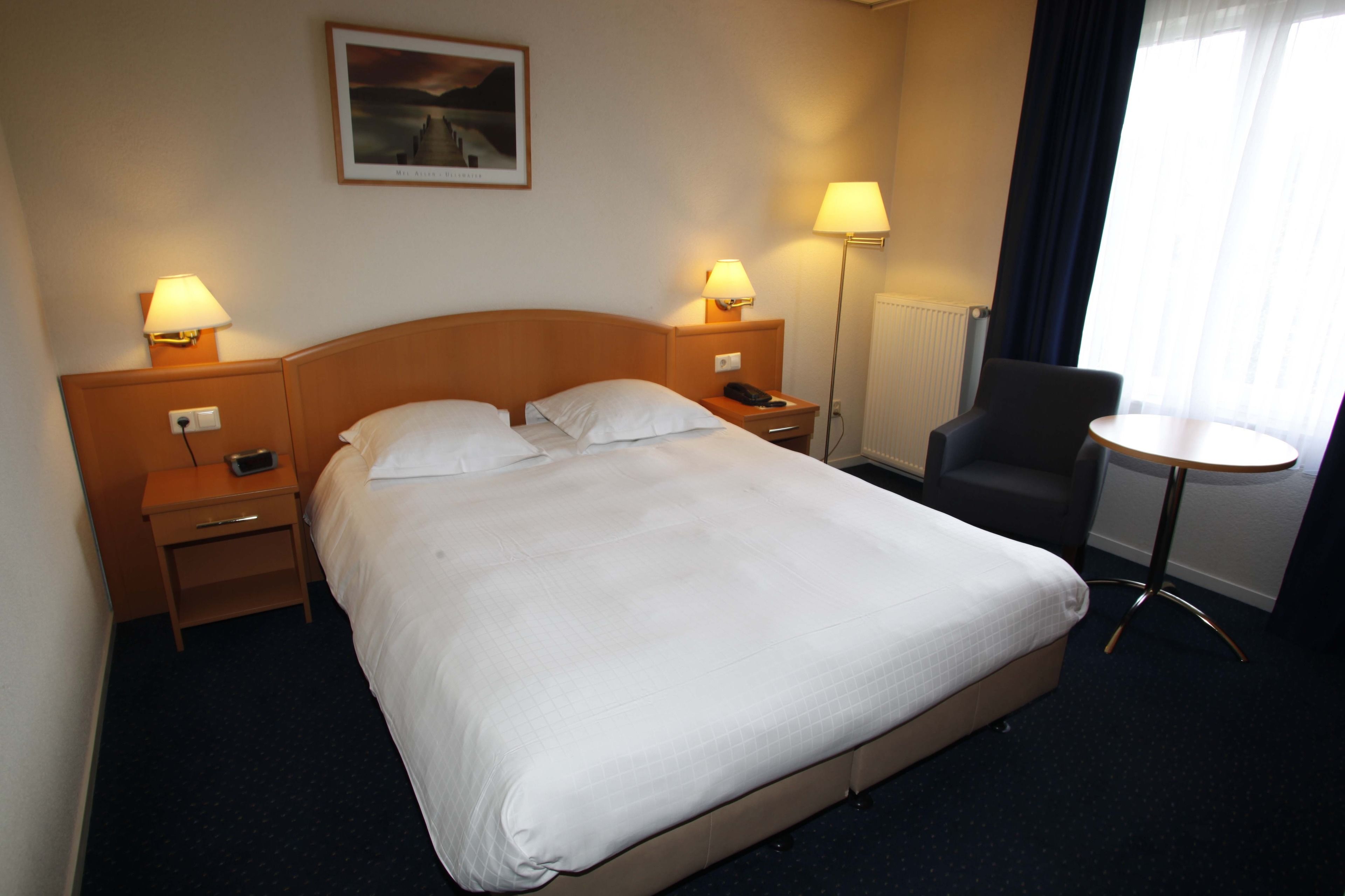 standard room | in-room safe, desk, iron/ironing board, free wifi