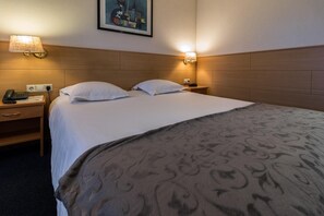 In-room safe, desk, iron/ironing board, free WiFi - Hotel Edenpark (Brunssum)