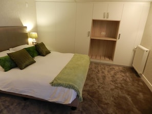 In-room safe, desk, iron/ironing board, free WiFi - Hotel Edenpark (Brunssum)