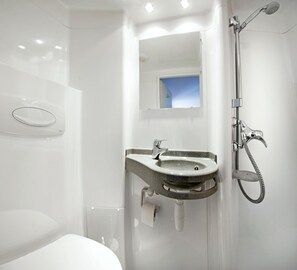 Shower, hair dryer, towels - Bud Gett Hostels (Groningen)