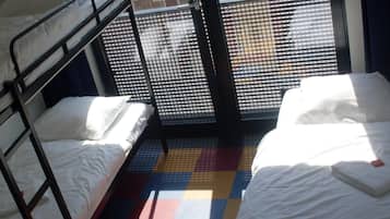 Zimmersafe, kostenlose Babybetten, kostenloses WLAN, Bettwäsche
