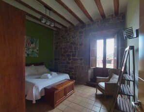 Traditional Apartment, 1 Queen Bed | Premium bedding, memory-foam beds, individually decorated