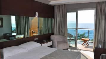 Deluxe Double Room | Minibar, desk, free cribs/infant beds, free WiFi