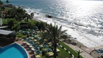 Outdoor pool, free cabanas, pool umbrellas