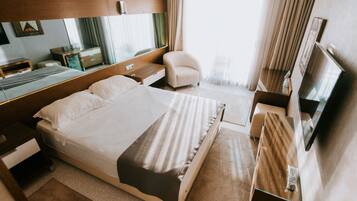 Deluxe-Doppelzimmer | Minibar, Schreibtisch, kostenlose Babybetten, kostenloses WLAN