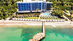 A resort with a pool, beach, and a pier. - Faustina Hotel & Spa (Kusadasi)