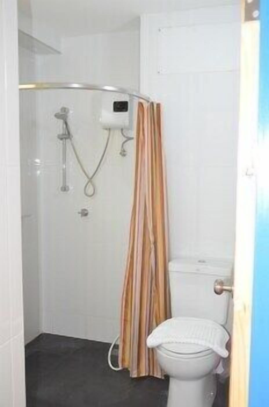 Bilik Mandi | Pancuran mandi, kelengkapan dandanan diri percuma, pengering rambut 