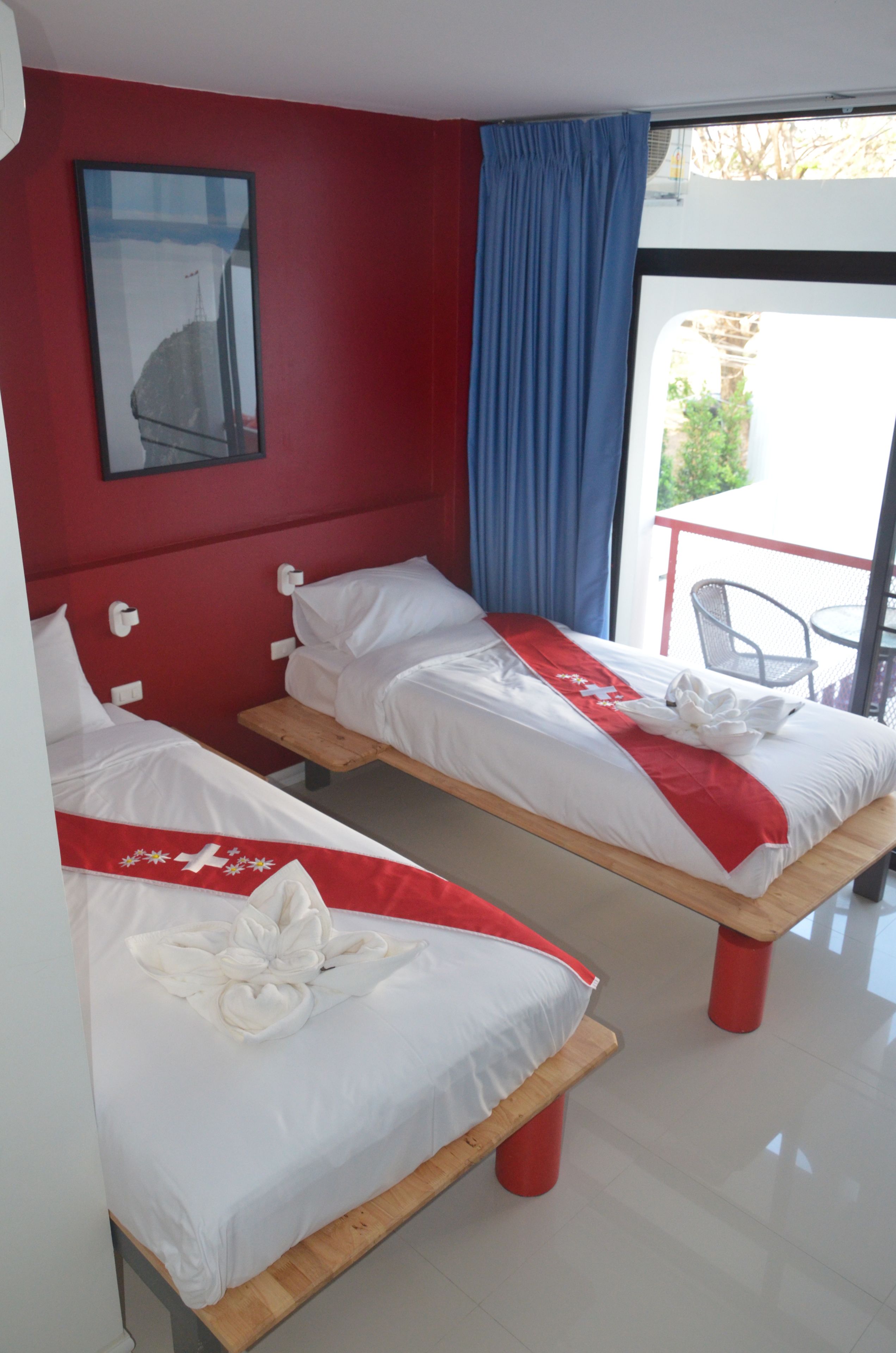 twin room, balcony | minibar, in-room safe, desk, blackout curtains