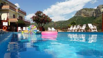 Piscina stagionale all'aperto