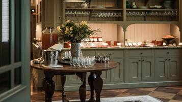 فطور كامل مجانًا يوميًا