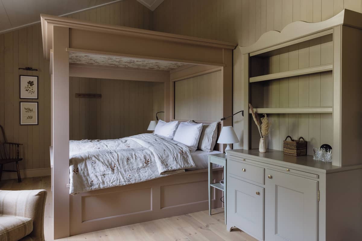 Junior Suite, Garden View | Hypo-allergenic bedding available, WiFi (free), individually decorated