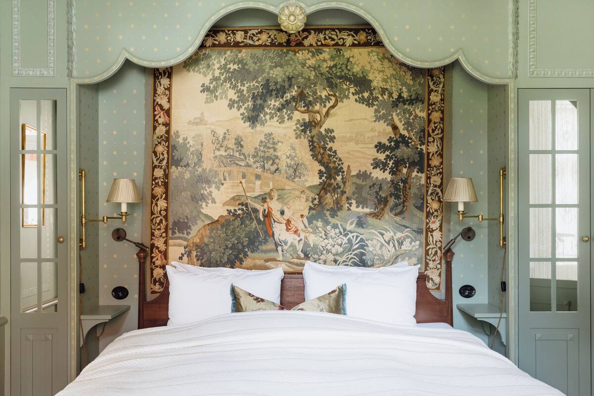 Royal Suite, Garden View | Hypo-allergenic bedding available, WiFi (free), individually decorated
