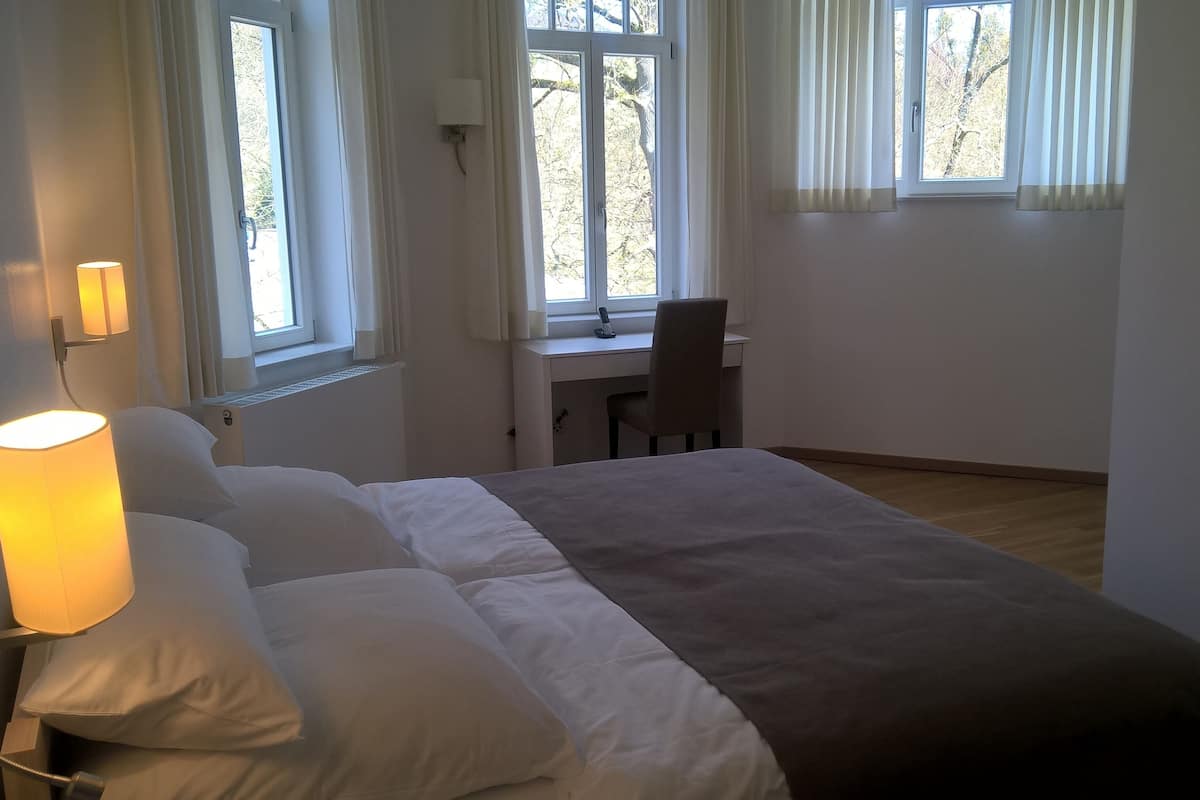 Appartement (G) | 1 slaapkamer, luxe beddengoed, een kluis op de kamer, een bureau