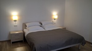 Apartment (F)