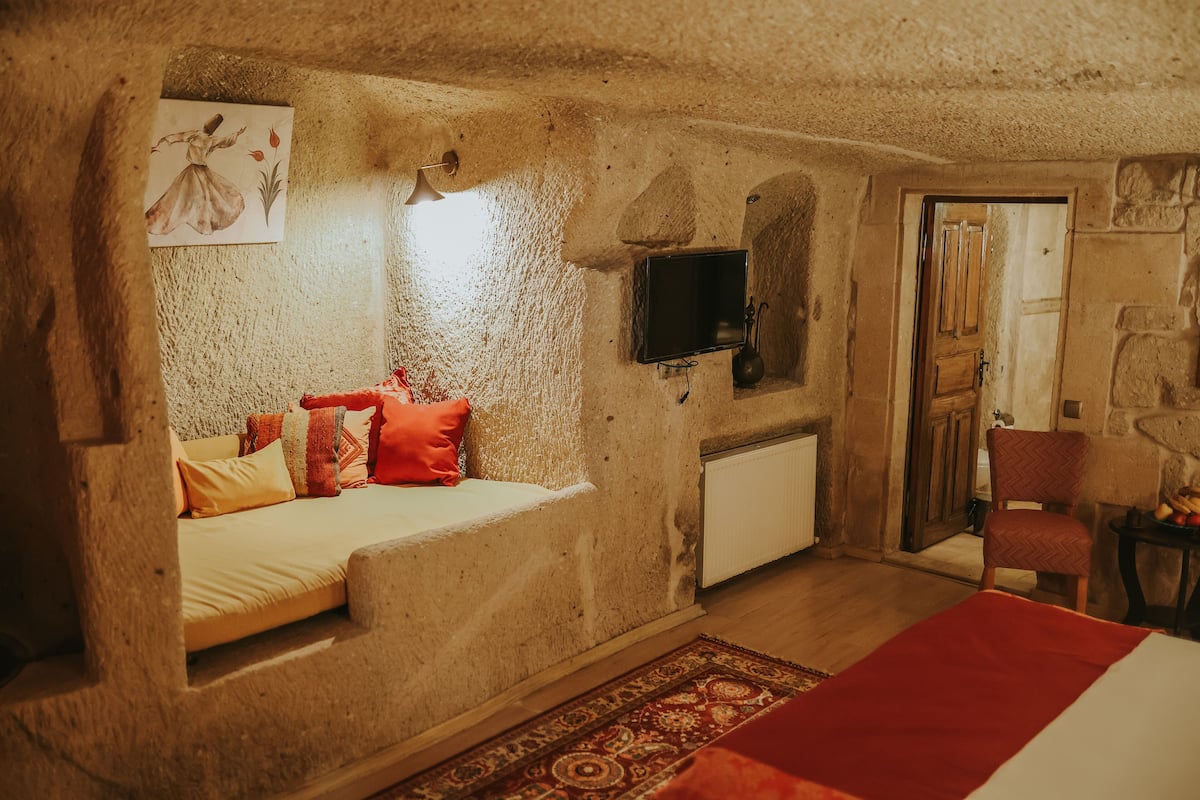 Family Double Room | Minibar, blackout drapes, soundproofing, iron/ironing board (on request)