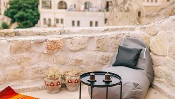 Luxury Studio Suite | Terrace/patio