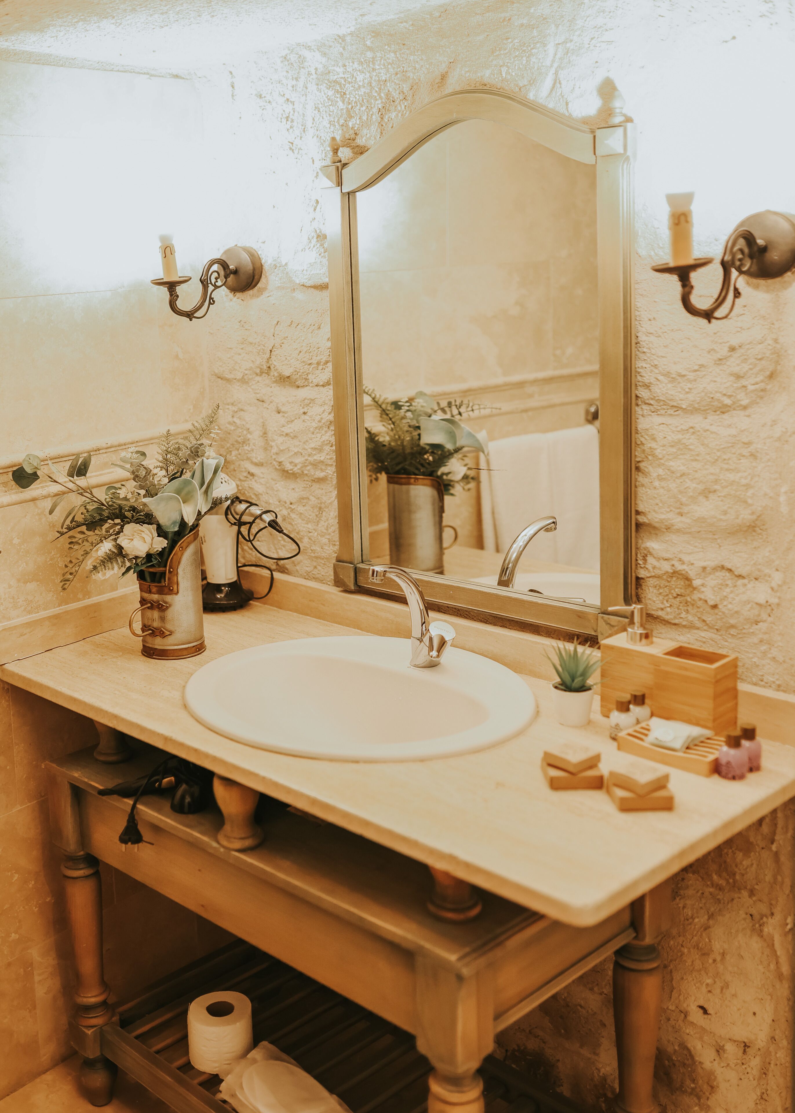 luxury studio suite | bathroom | shower, free toiletries, hair dryer, slippers